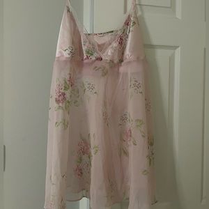 Women’s lingerie/sleepwear/nightgown. Size: M-L with ADJUSTABLE straps and TIE